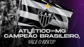 Odds Atlético-MG Campeão Brasileiro. Banner de apostas esportivas questionando se vale o risco investir no título do Galo, exibindo a bandeira do clube em destaque e torcida ao fundo, focado em prognósticos de longo prazo no Brasileirão.