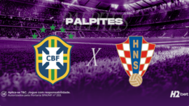 Banner promocional de apostas esportivas da H2bet focado na Copa do Mundo. A imagem, coberta por um filtro roxo, exibe a visão a partir do gramado de um estádio de futebol com arquibancadas lotadas ao fundo. Na parte superior, destaca-se a palavra "PALPITES" em letras brancas e em negrito. No centro, o confronto internacional é representado pelos escudos oficiais das seleções: Brasil (CBF) à esquerda e Croácia (HNS) à direita, separados por um "X" branco. Arte focada em previsões de partidas e cotações de futebol.