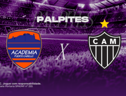 Banner promocional de apostas esportivas da H2bet. A imagem, coberta por um filtro roxo escuro, exibe a visão a partir do gramado de um estádio de futebol com as arquibancadas lotadas ao fundo. Na parte superior, destaca-se a palavra "PALPITES" em letras brancas. No centro, o duelo internacional é representado pelos escudos oficiais das equipes: o clube venezuelano Academia Puerto Cabello à esquerda e o Atlético Mineiro (CAM) à direita, separados por um "X" branco. Arte focada em previsões de partidas e cotações de futebol.